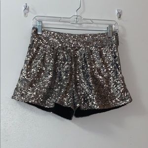 NWT Hunt No More sequin shorts size 6